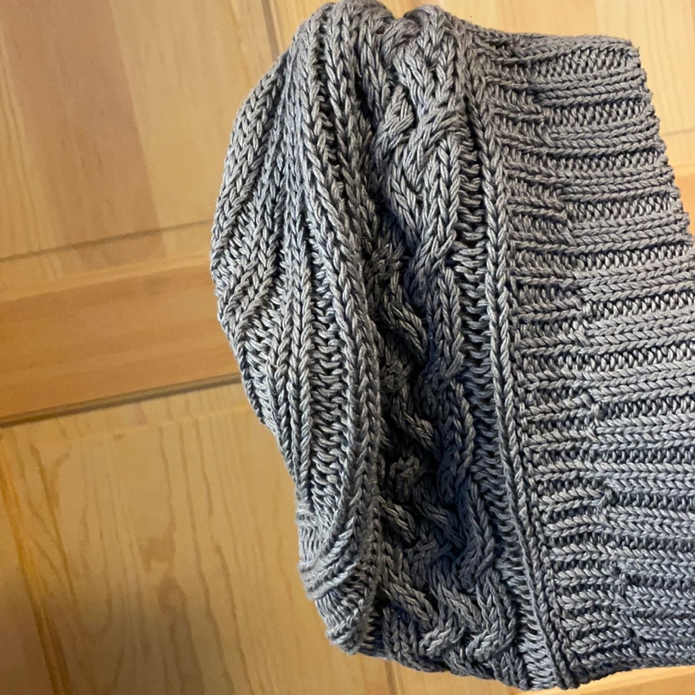Banana Republic grey knit hat